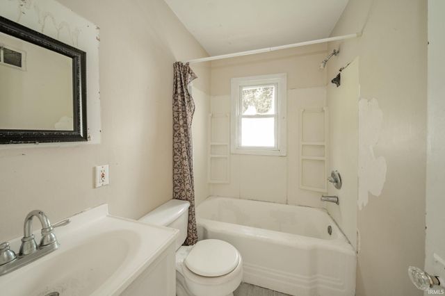 239 W 38Th Street, Anderson, IN 46013