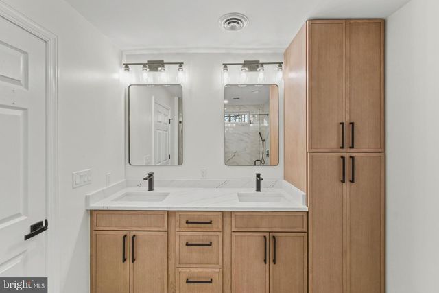 55 MOUNTAIN LAUREL CT, Fredericksburg, VA 22406