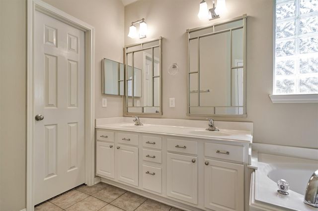 126 S Regan Mead Circle, The Woodlands, TX 77382