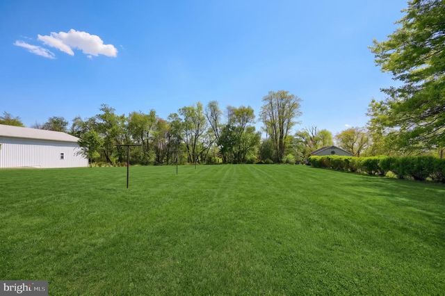 4270 NURSERY RD, Dover, PA 17315