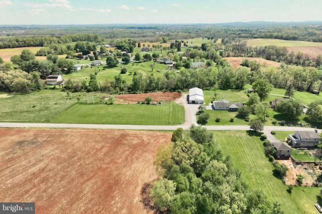 4270 NURSERY RD, Dover, PA 17315
