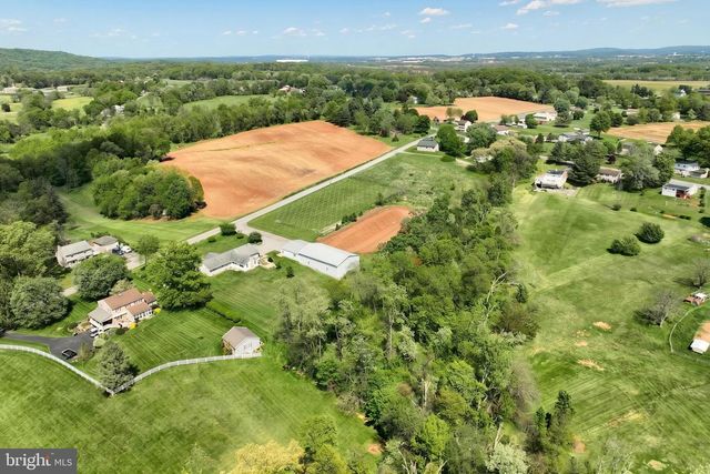 4270 NURSERY RD, Dover, PA 17315