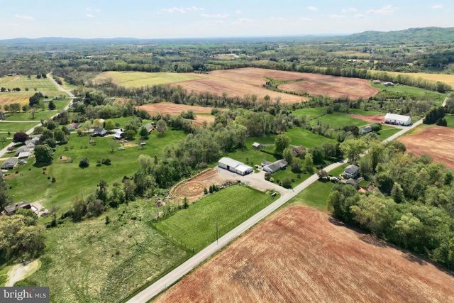 4270 NURSERY RD, Dover, PA 17315