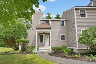 15 Kirriemuir Road # 15, Stratham, NH 03885