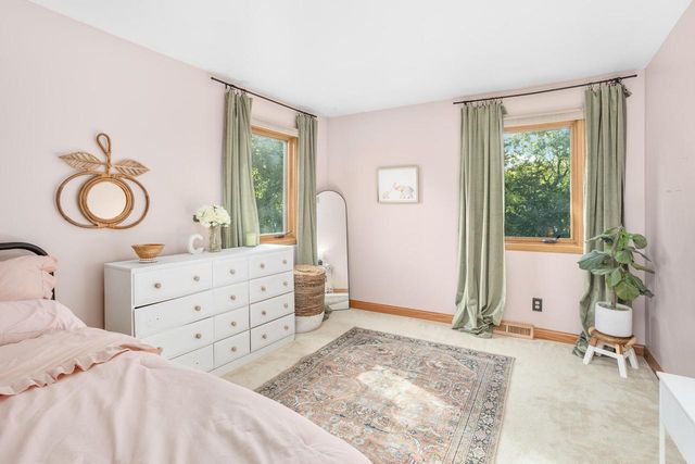 177 Evelyn AVENUE, Delafield, WI 53018