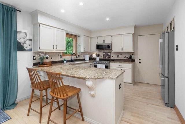 177 Evelyn AVENUE, Delafield, WI 53018