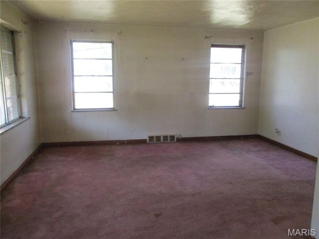 8450 Kempland Place, University City, MO 63132