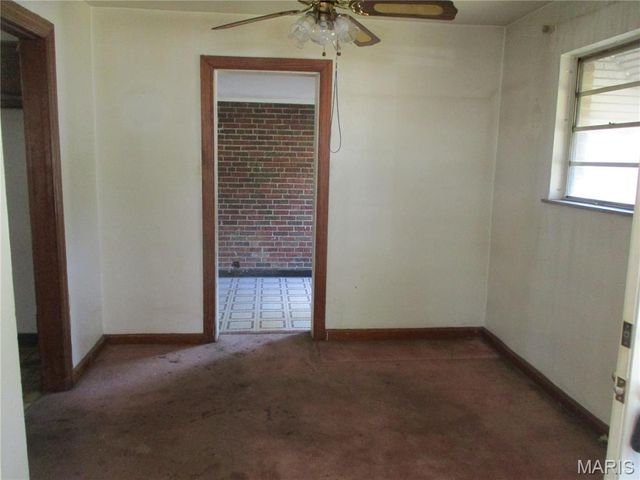 8450 Kempland Place, University City, MO 63132