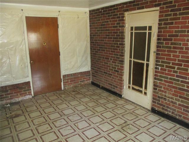 8450 Kempland Place, University City, MO 63132