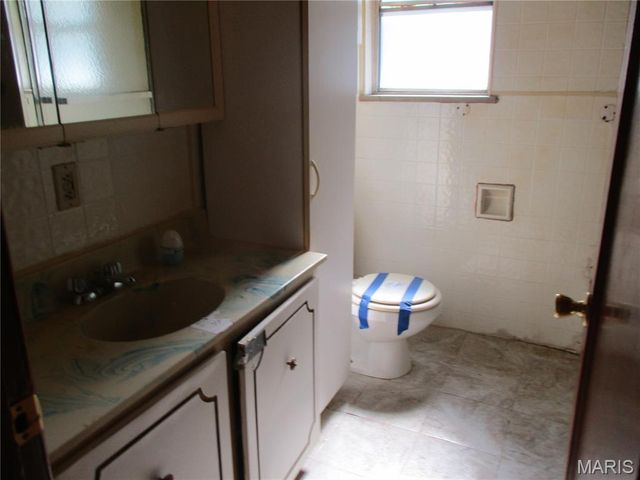 8450 Kempland Place, University City, MO 63132