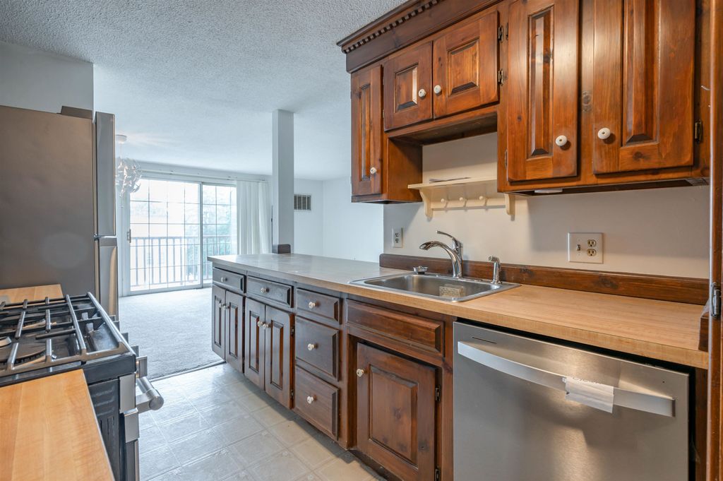 Image 2 of property listing at 181 Cannongate Iii Road, Nashua, NH 03063