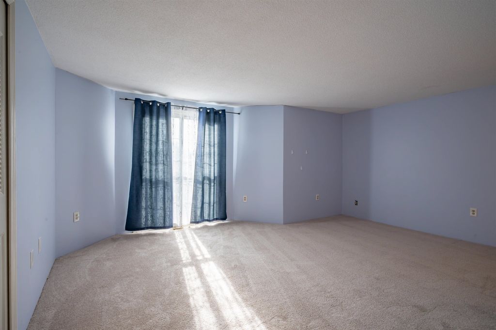 Image 12 of property listing at 181 Cannongate Iii Road, Nashua, NH 03063