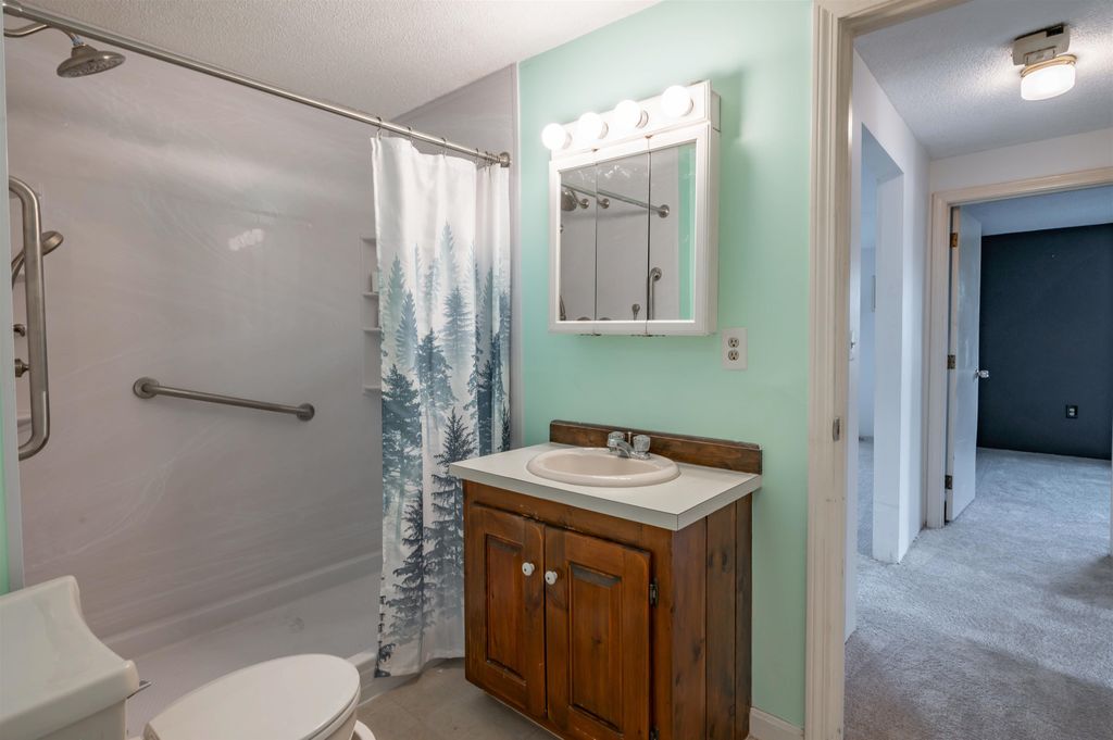 Image 16 of property listing at 181 Cannongate Iii Road, Nashua, NH 03063