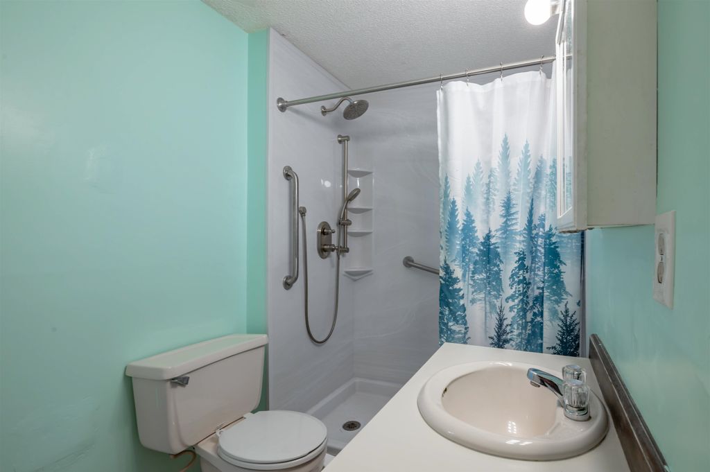 Image 17 of property listing at 181 Cannongate Iii Road, Nashua, NH 03063