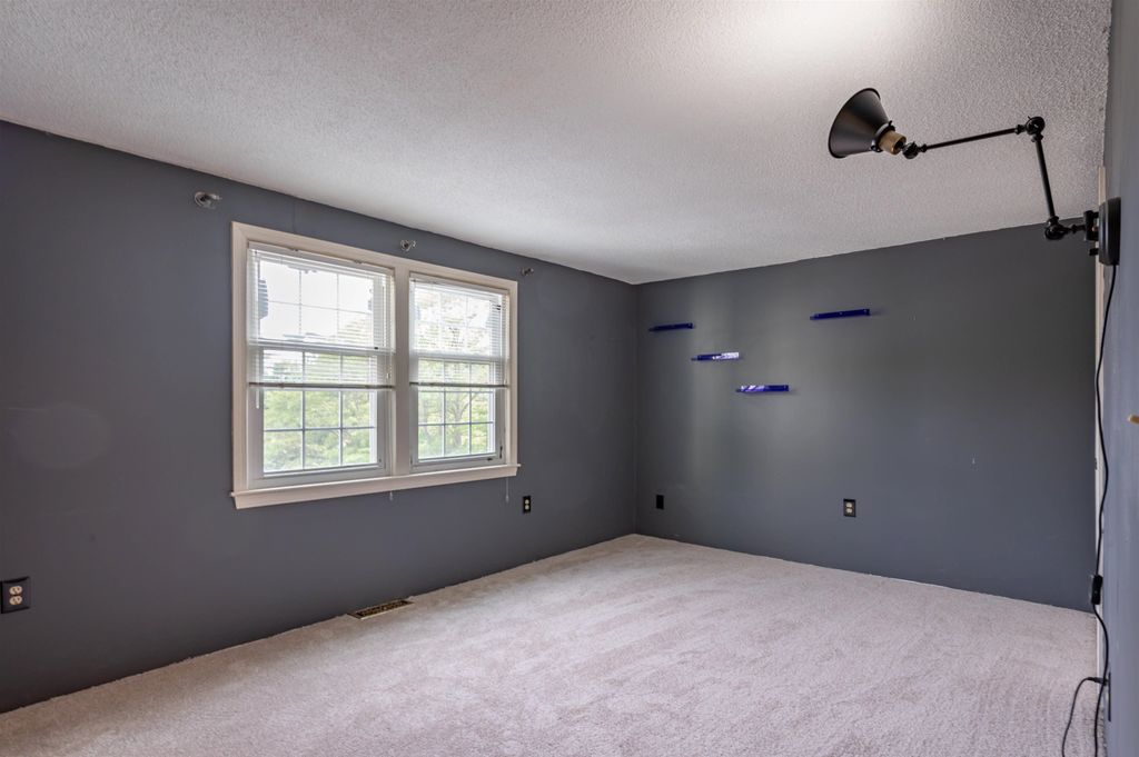 Image 18 of property listing at 181 Cannongate Iii Road, Nashua, NH 03063