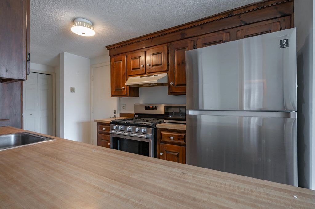 Image 3 of property listing at 181 Cannongate Iii Road, Nashua, NH 03063