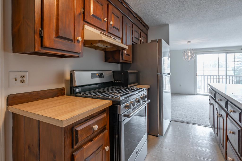 Image 4 of property listing at 181 Cannongate Iii Road, Nashua, NH 03063