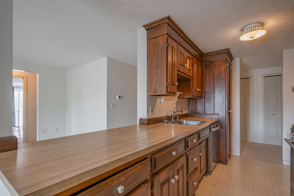 Image 5 of property listing at 181 Cannongate Iii Road, Nashua, NH 03063