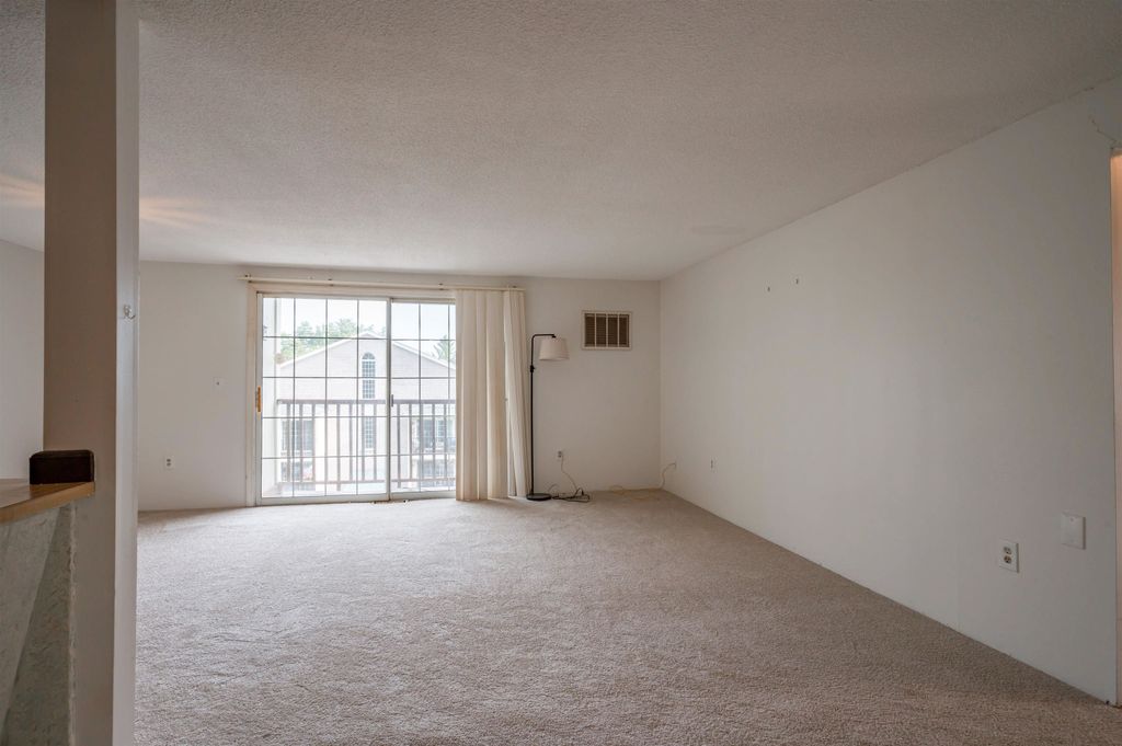 Image 6 of property listing at 181 Cannongate Iii Road, Nashua, NH 03063