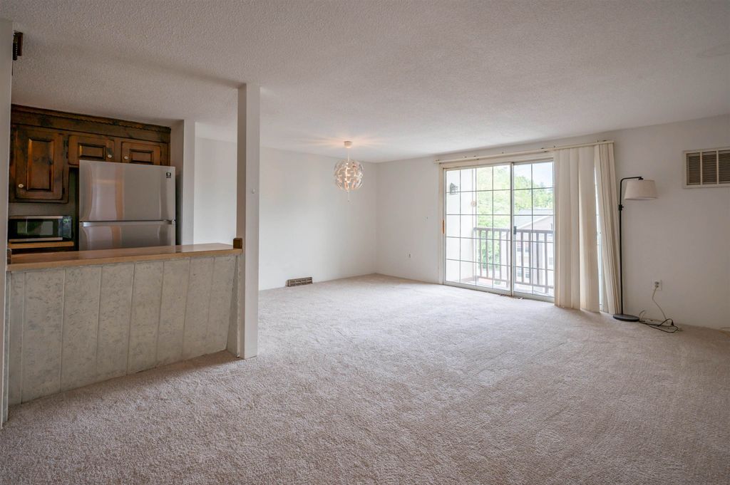Image 7 of property listing at 181 Cannongate Iii Road, Nashua, NH 03063