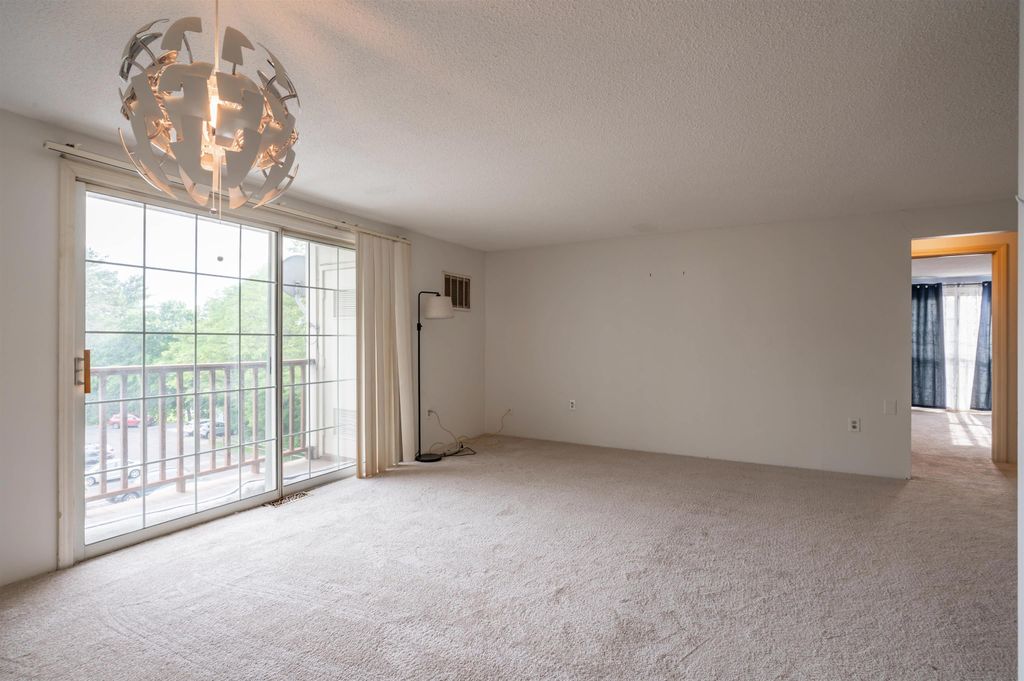 Image 9 of property listing at 181 Cannongate Iii Road, Nashua, NH 03063