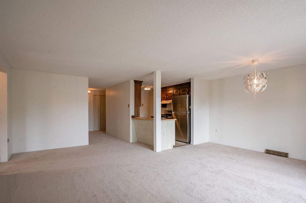 Image 10 of property listing at 181 Cannongate Iii Road, Nashua, NH 03063