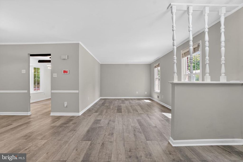 Image 12 of property listing at 507 CLARKS RUN RD, La Plata, MD 20646