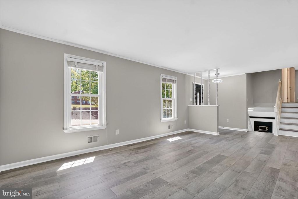 Image 13 of property listing at 507 CLARKS RUN RD, La Plata, MD 20646