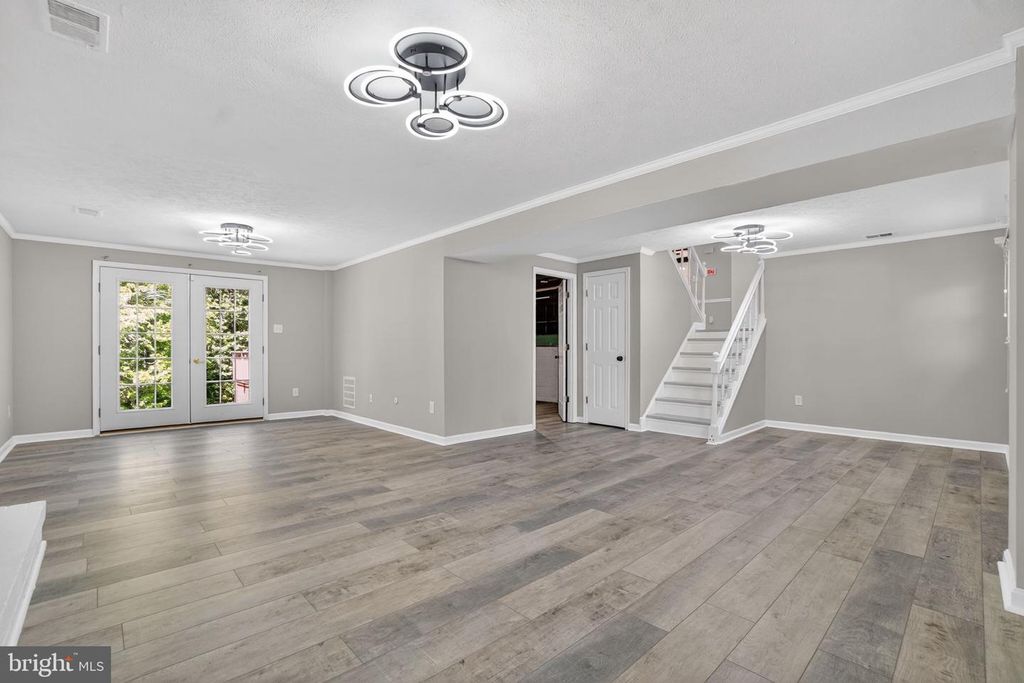 Image 15 of property listing at 507 CLARKS RUN RD, La Plata, MD 20646