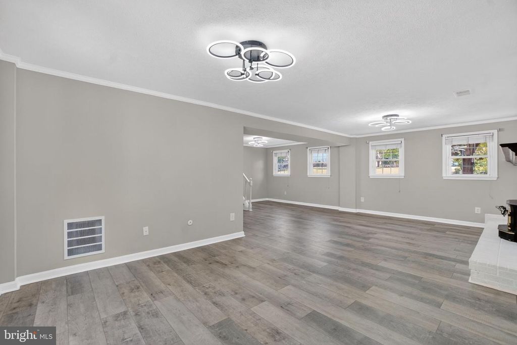 Image 18 of property listing at 507 CLARKS RUN RD, La Plata, MD 20646