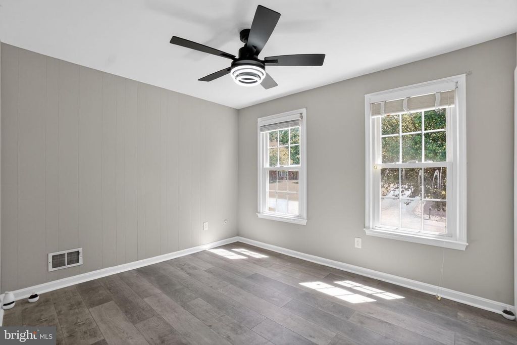 Image 30 of property listing at 507 CLARKS RUN RD, La Plata, MD 20646