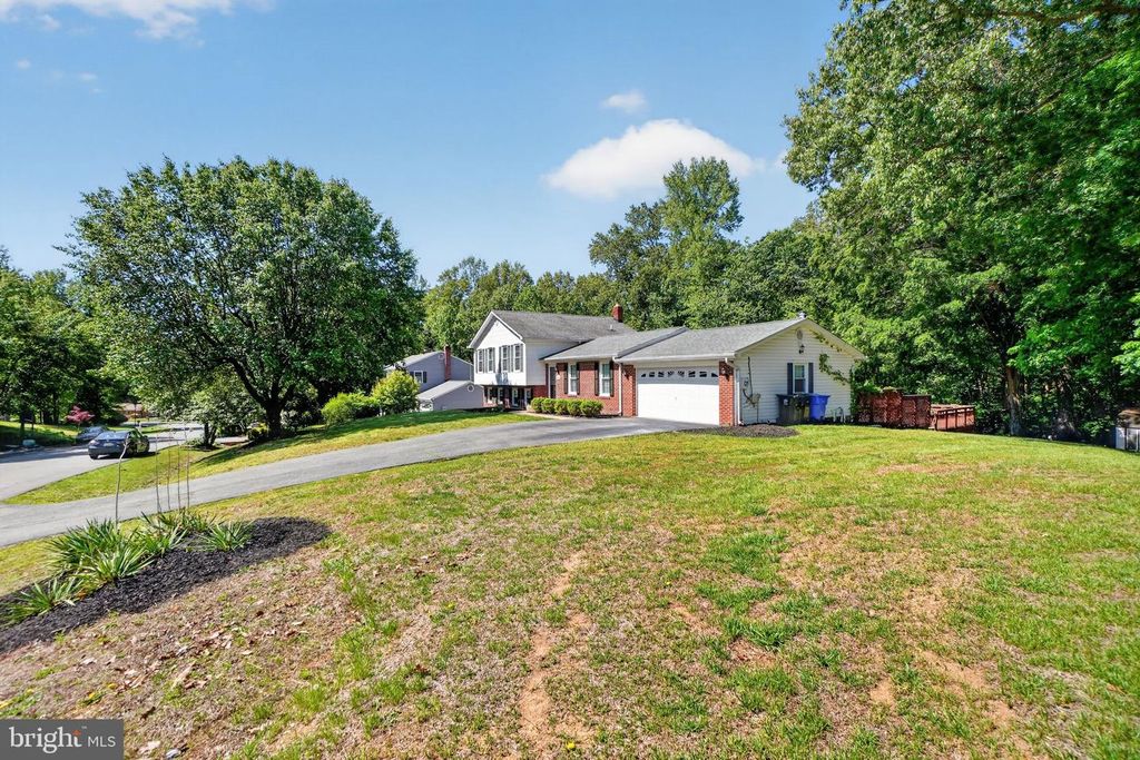 Image 33 of property listing at 507 CLARKS RUN RD, La Plata, MD 20646