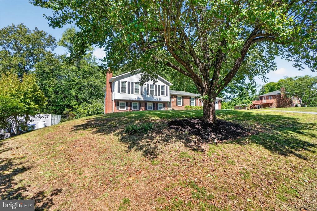 Image 36 of property listing at 507 CLARKS RUN RD, La Plata, MD 20646
