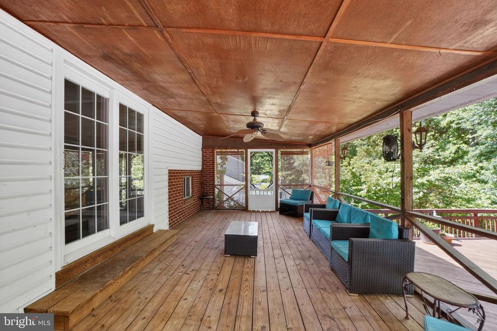 Image 42 of property listing at 507 CLARKS RUN RD, La Plata, MD 20646