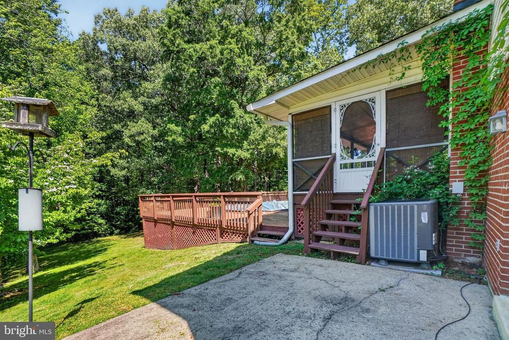 Image 49 of property listing at 507 CLARKS RUN RD, La Plata, MD 20646