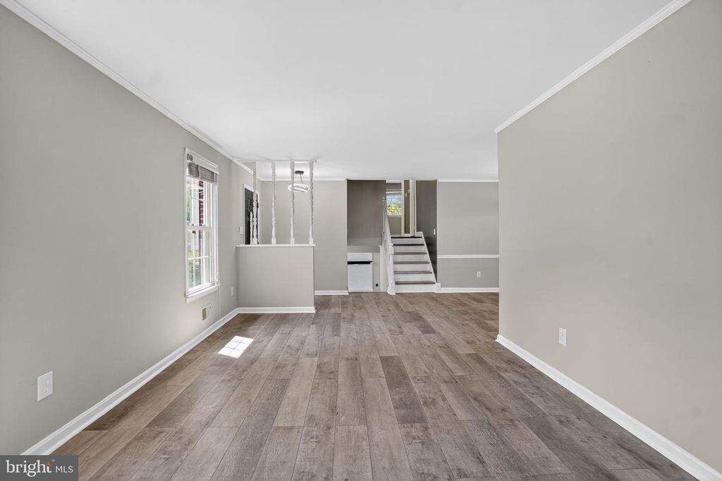 Image 10 of property listing at 507 CLARKS RUN RD, La Plata, MD 20646