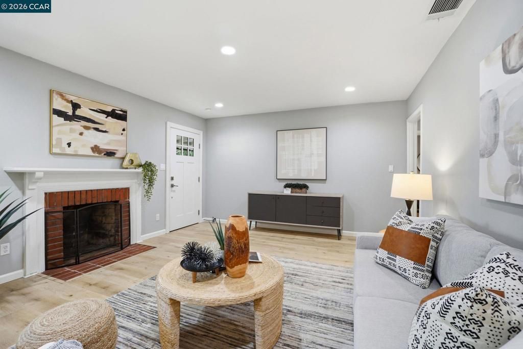 Image 8 of property listing at 172 Jennie Dr, Pleasant Hill, CA 94523