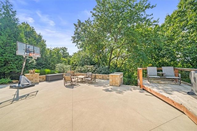 5004 Haskins Street, Shawnee, KS 66216