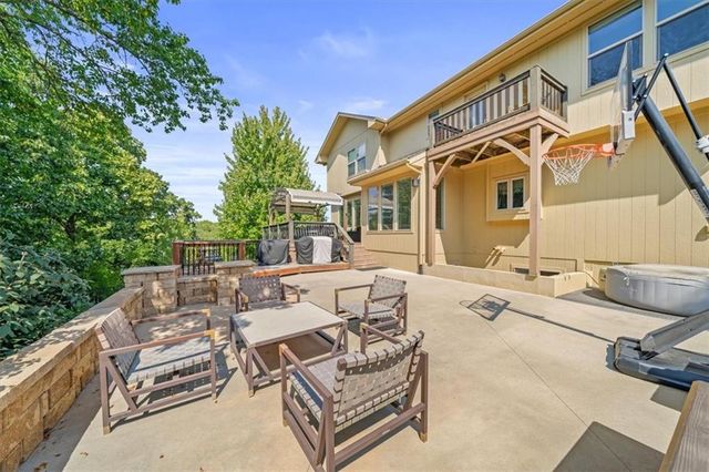 5004 Haskins Street, Shawnee, KS 66216