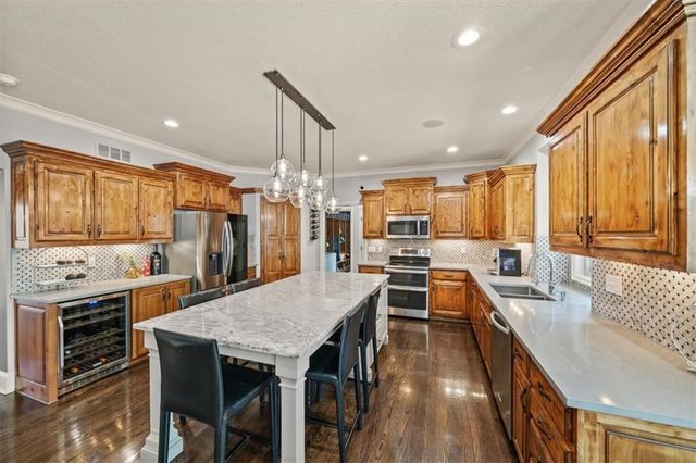 5004 Haskins Street, Shawnee, KS 66216