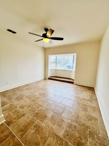 303 Meadowview Lane, Kerrville, TX 78028