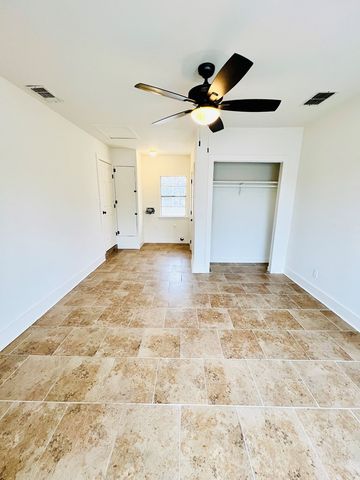 303 Meadowview Lane, Kerrville, TX 78028