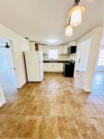 303 Meadowview Lane, Kerrville, TX 78028