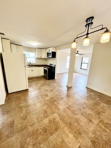 303 Meadowview Lane, Kerrville, TX 78028