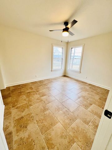 303 Meadowview Lane, Kerrville, TX 78028