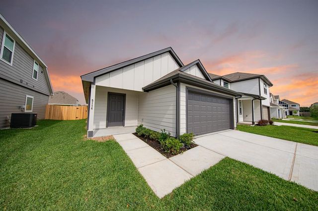 5114 Hector Gustavo Drive, Rosharon, TX 77583