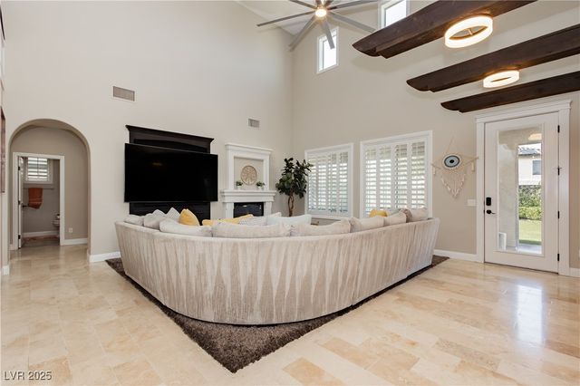 992 Mackenzie Creek Avenue, Henderson, NV 89002