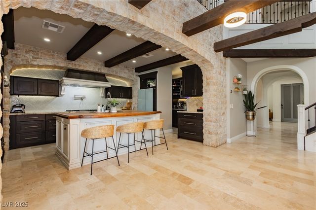 992 Mackenzie Creek Avenue, Henderson, NV 89002