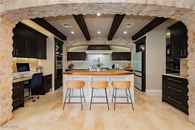 992 Mackenzie Creek Avenue, Henderson, NV 89002