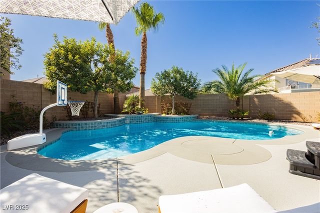 992 Mackenzie Creek Avenue, Henderson, NV 89002